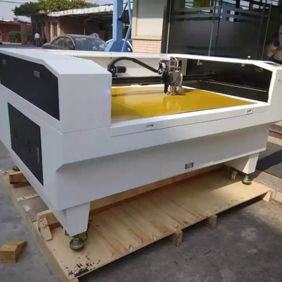 Het naadloze van de de Lasersnijmachine van de Ondergoedkleding het Productontwikkeling Lijmen