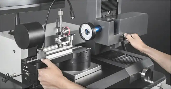 Programmeerbare hulpmiddel video metende die machine in machinesfabriek wordt gebruikt